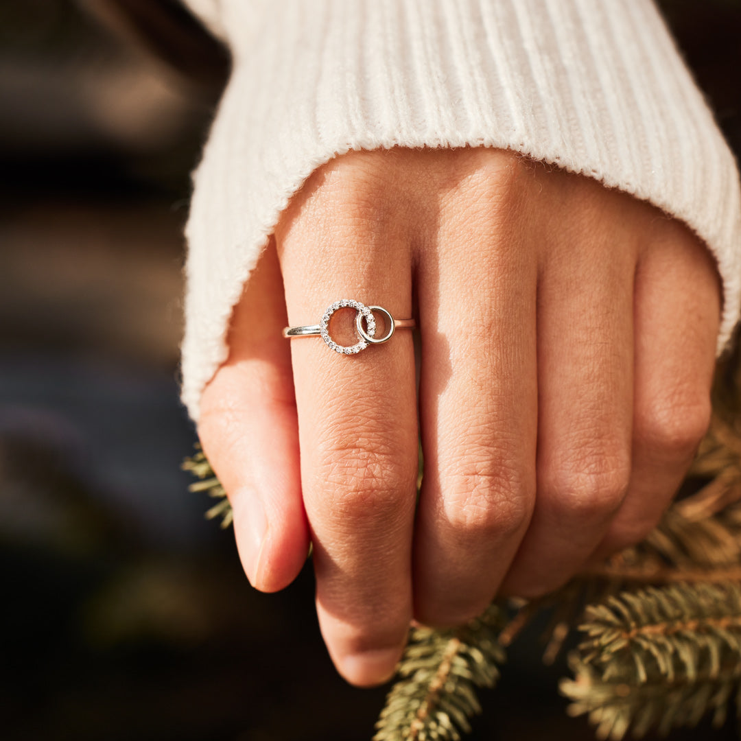 Mother Daughter Bond Linked Circle Ring